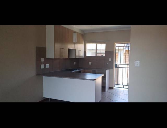 2 BEDROOM APARTMENT FOR SALE IN STONERIDGE
